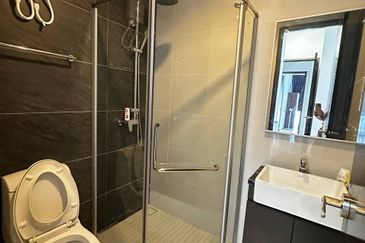 Baypoint @ Country Garden Danga Bay