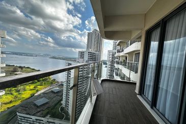 Baypoint @ Country Garden Danga Bay