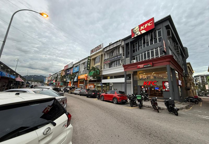 Medan Idaman Business Centre