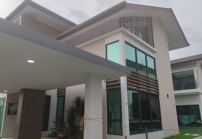 Modern bungalow Amber Subang Bestari 
