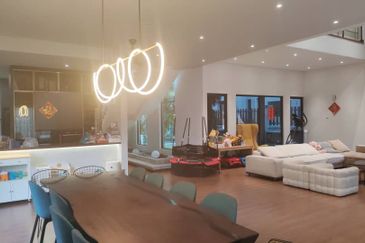 Modern bungalow Amber Subang Bestari 