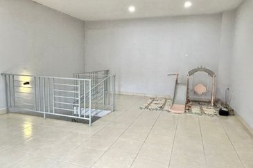 Jalan Setia Tropika 4/1