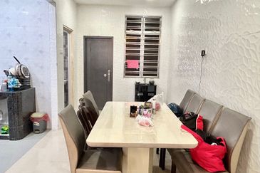 Jalan Setia Tropika 4/1