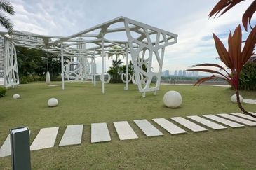 The M @ Medini Macrolink