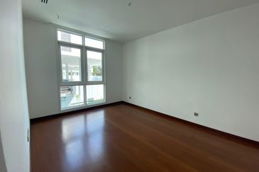 Emerald Bay @ Puteri harbour