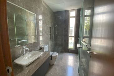 Emerald Bay @ Puteri harbour