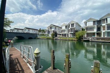 Emerald Bay @ Puteri harbour