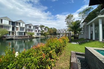 Emerald Bay @ Puteri harbour
