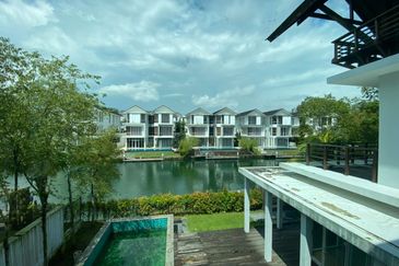 Emerald Bay @ Puteri harbour