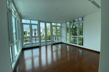 Emerald Bay @ Puteri harbour