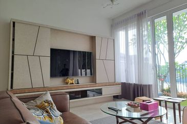 Emerald Bay @ Puteri harbour