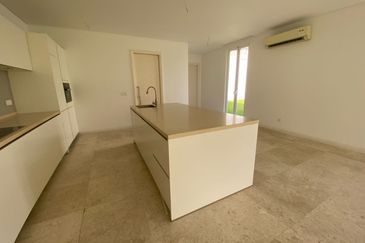 Emerald Bay @ Puteri harbour