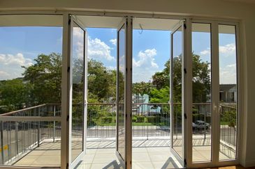 Emerald Bay @ Puteri harbour