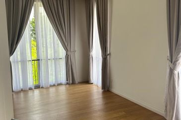 Emerald Bay @ Puteri harbour