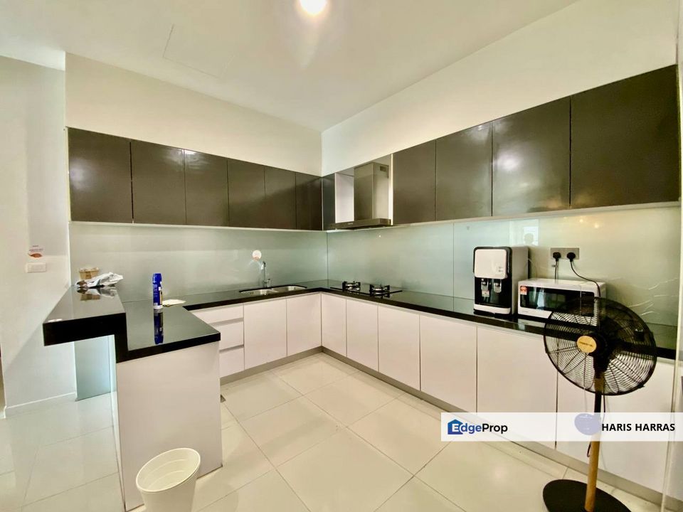 Luxury Corner Unit @ Azure Residences, Kelana Jaya – Resort Living with Mall Access, Selangor, Kelana Jaya