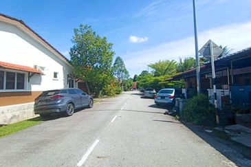 BANDAR ENSTEK (CENDRAWASIH)