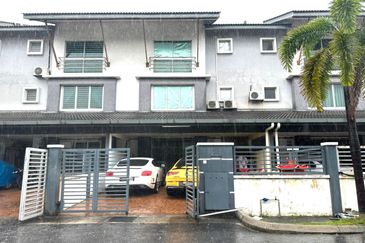 D'Anjung Teluk Pulai