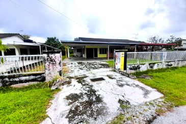 Single Storey Semi Detached House at Teluk Intan for Sale