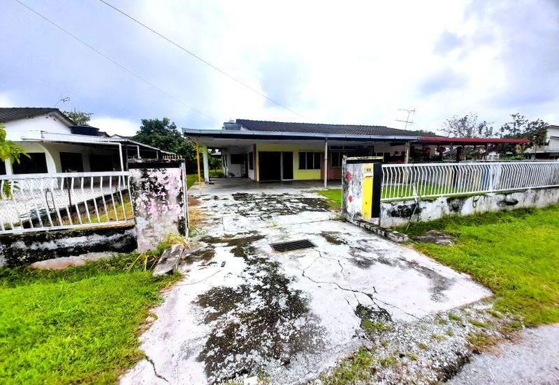Single Storey Semi Detached House at Teluk Intan for Sale