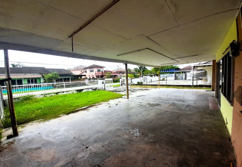 Single Storey Semi Detached House at Teluk Intan for Sale