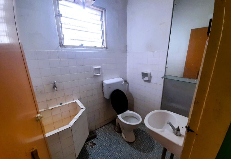 Single Storey Semi Detached House at Teluk Intan for Sale