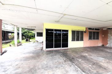 Single Storey Semi Detached House at Teluk Intan for Sale