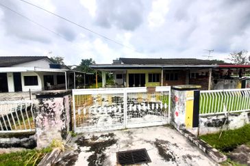 Single Storey Semi Detached House at Teluk Intan for Sale