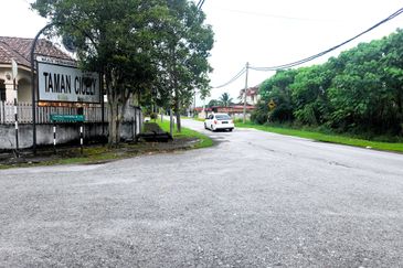 Single Storey Semi Detached House at Teluk Intan for Sale