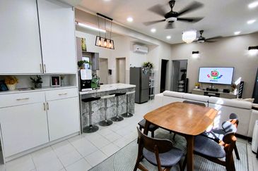 Eristana @ Seri Pristana