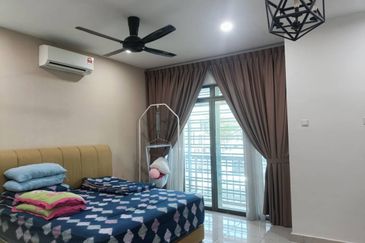 Dato onn perjiranan 15 near taman daya