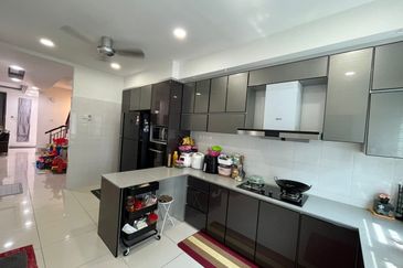 Dato onn perjiranan 15 near taman daya