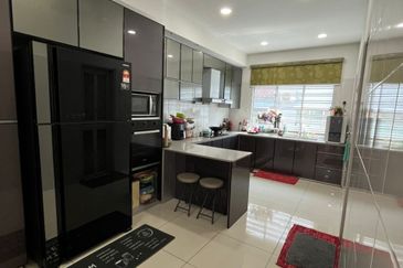 Dato onn perjiranan 15 near taman daya