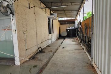 Jalan tebrau bungalow commercial near kebun teh