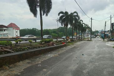 Jalan tebrau bungalow commercial near kebun teh