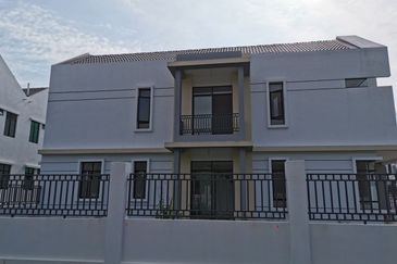 Hazel @ Meridin East