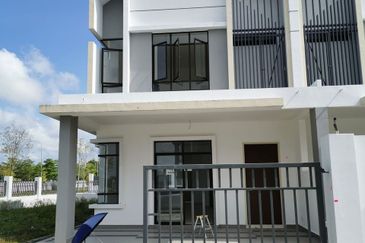 Hazel @ Meridin East