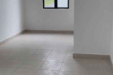 Hazel @ Meridin East