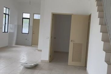 Hazel @ Meridin East