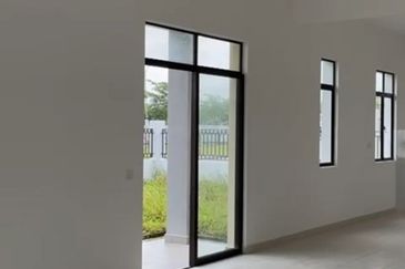 Hazel @ Meridin East