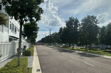 Eco botanic chateau near horizon hills iskandar