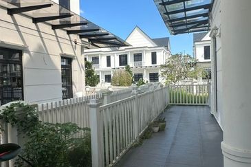 Eco botanic chateau near horizon hills iskandar