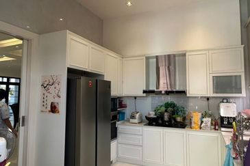 Eco botanic chateau near horizon hills iskandar