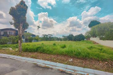 Ledang Height bungalow land near East ledang