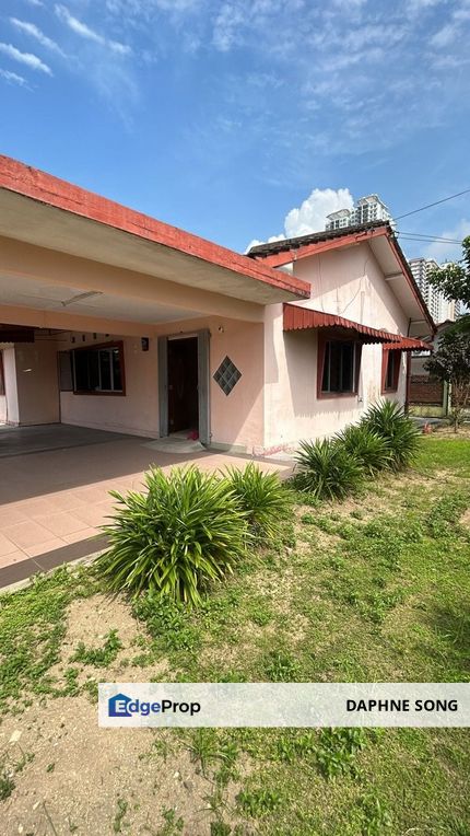 Jalan alimat bungalow near jbtown jalan wadi Hana, Johor, Johor Bahru