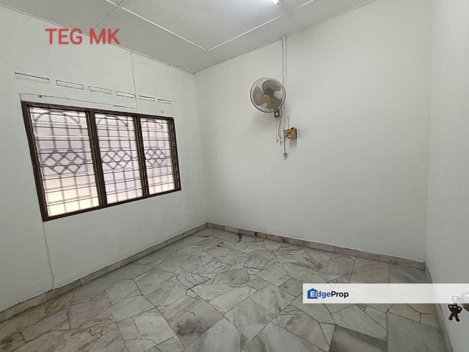 Move in Renovated Condition Single Storey for Sale at Bandar Sentosa Shahbudin Klang, Selangor, Klang