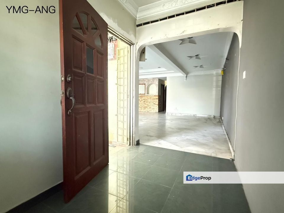 Move in Condition Double Storey for Rent at Jalan Mohd Tahir Sg Jati, Taman Saujana, Klang, Selangor, Klang