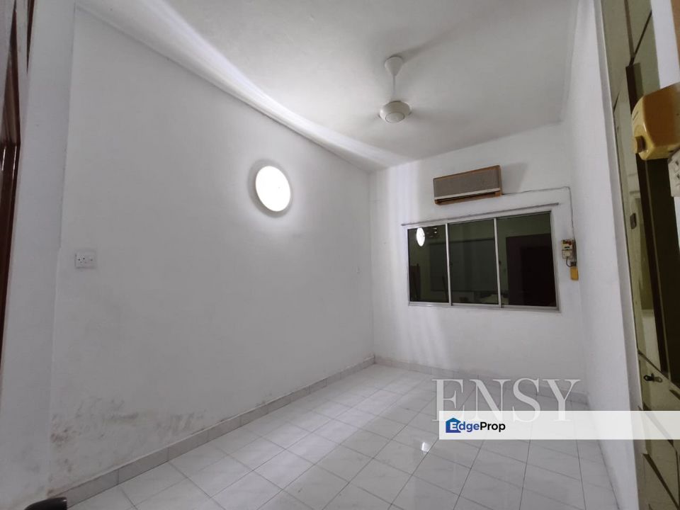 Limited Spacious Move in Condition 22x80 Double Storey Link House for Sale at Taman Chi Liung klang, Selangor, Klang