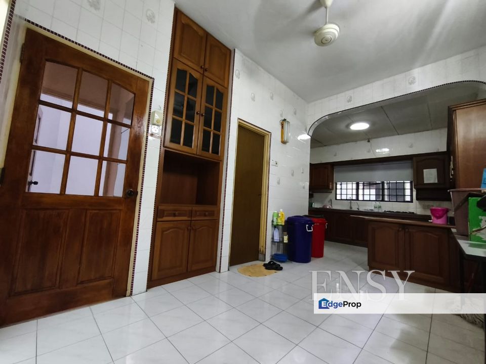 Limited Spacious Move in Condition 22x80 Double Storey Link House for Sale at Taman Chi Liung klang, Selangor, Klang