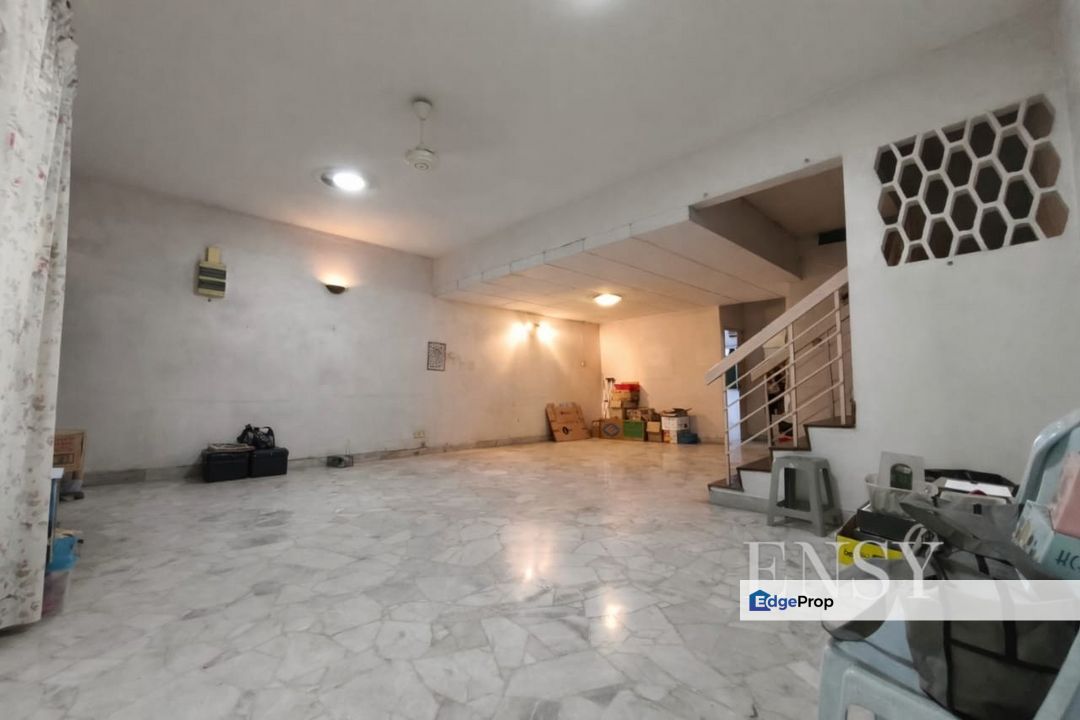 Limited Spacious Move in Condition 22x80 Double Storey Link House for Sale at Taman Chi Liung klang, Selangor, Klang