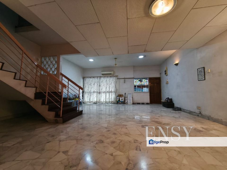 Limited Spacious Move in Condition 22x80 Double Storey Link House for Sale at Taman Chi Liung klang, Selangor, Klang